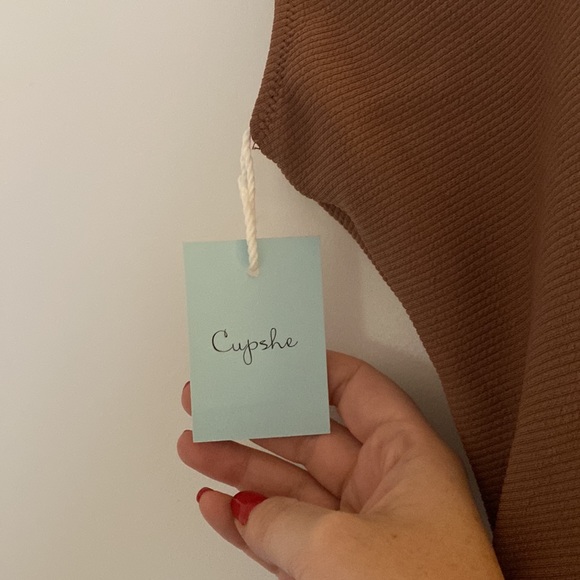 Cupshe cut out one piece - Picture 4 of 4